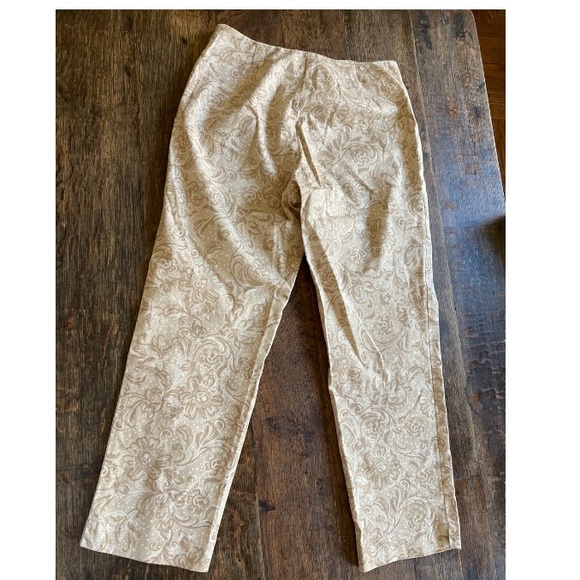 Vintage y2k tan/beige/white paisley printed pants by Ann Taylor. Size 2p - Picture 4 of 4